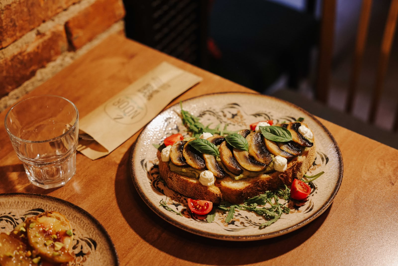 CREAMY AVOCADO & MUSHROOM TOAST